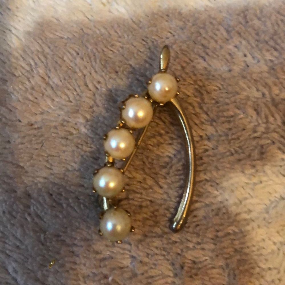 Vintage wishbone & pearl brooch